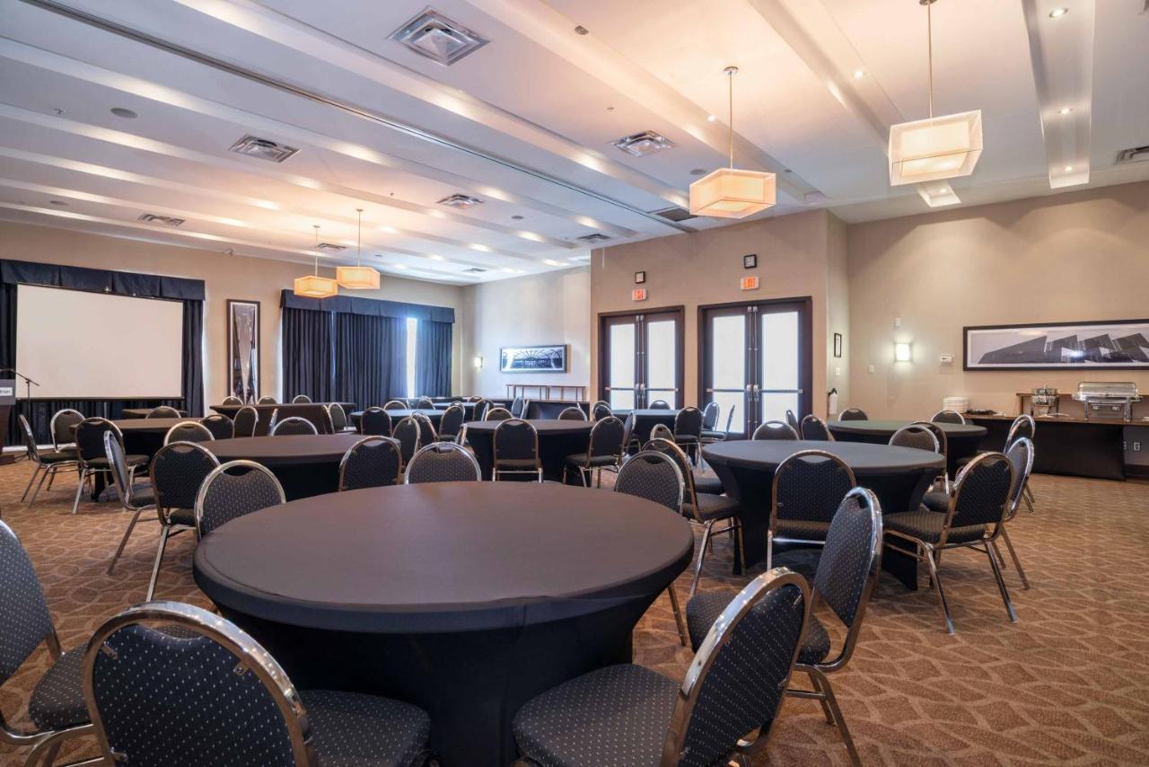 Sandman Hotel & Suites Winnipeg Airport מראה חיצוני תמונה